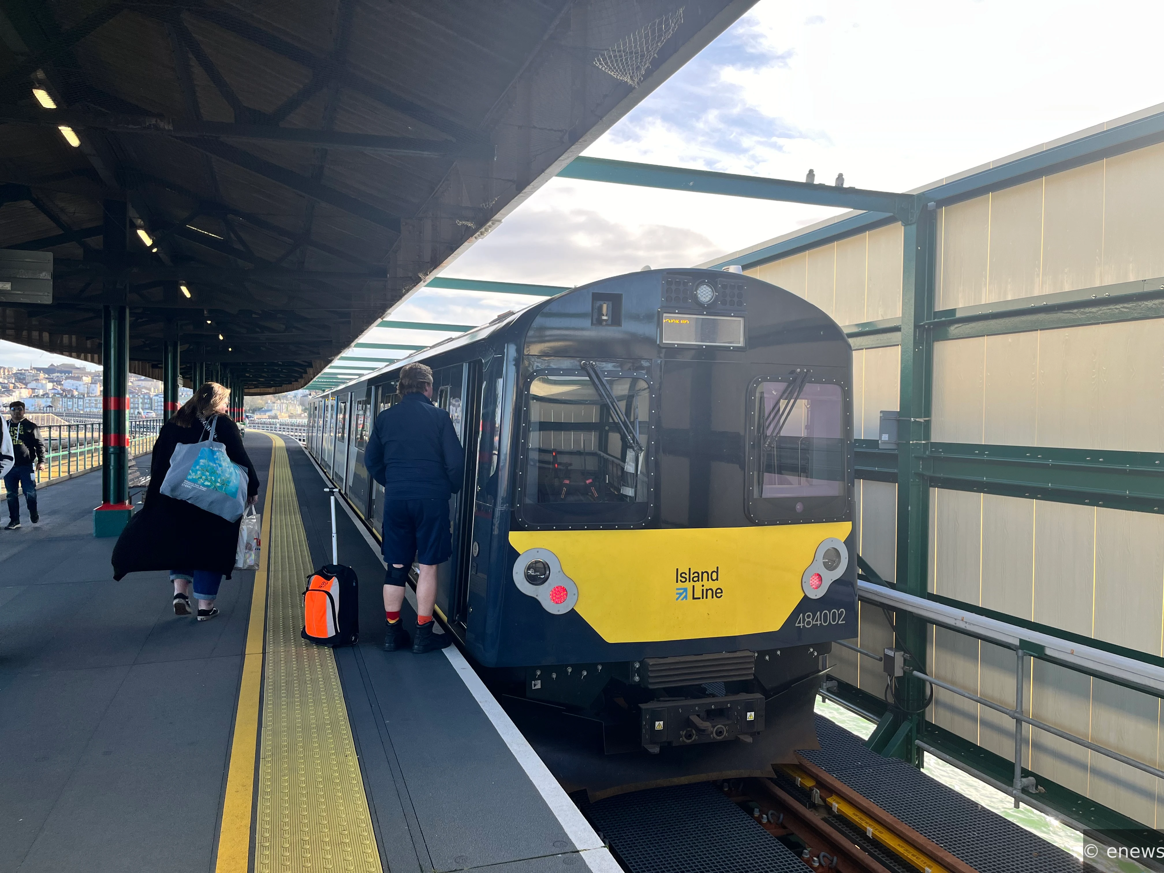 484002 at Ryde Pier Head, Isle Of Wight