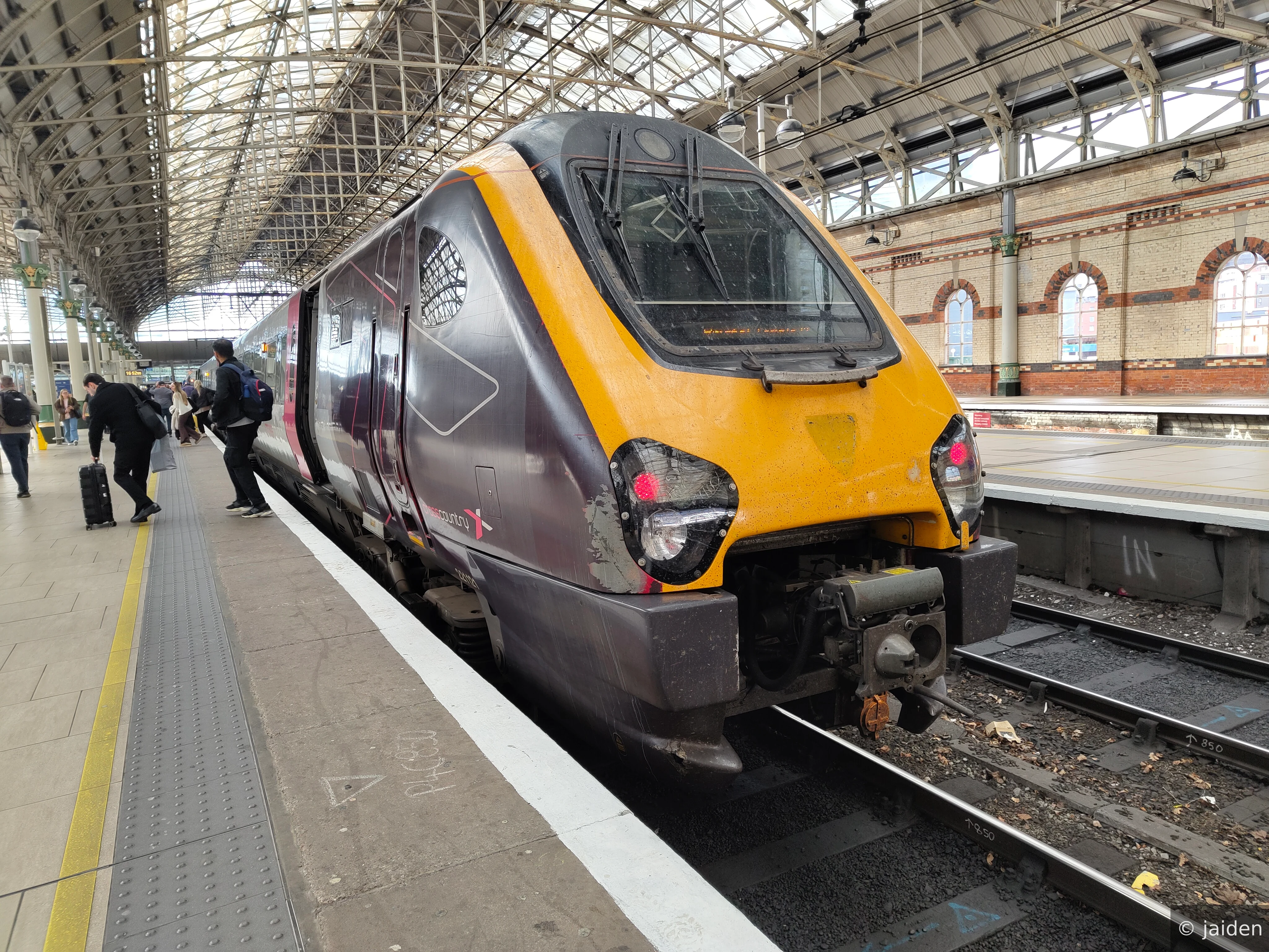 221121 at Manchester Piccadilly Station