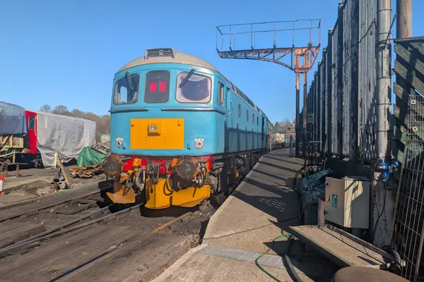 33063 at Tunbridge Wells West, Kent