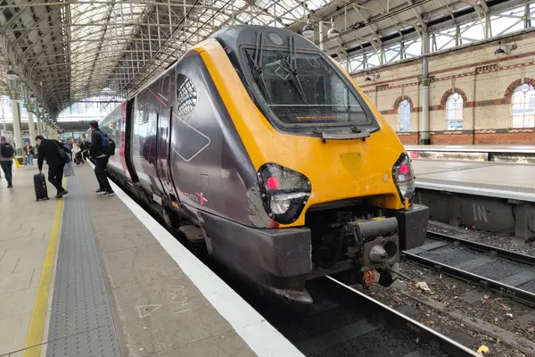 221121 at Manchester Piccadilly Station
